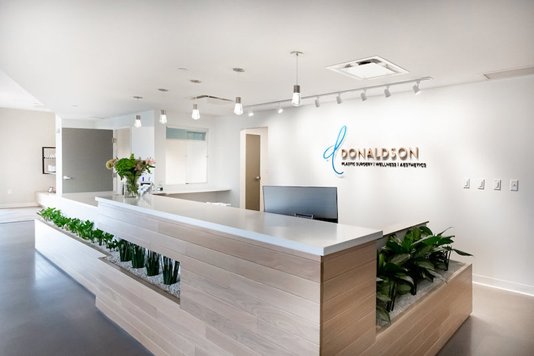 醫(yī)美機構(gòu)形象墻